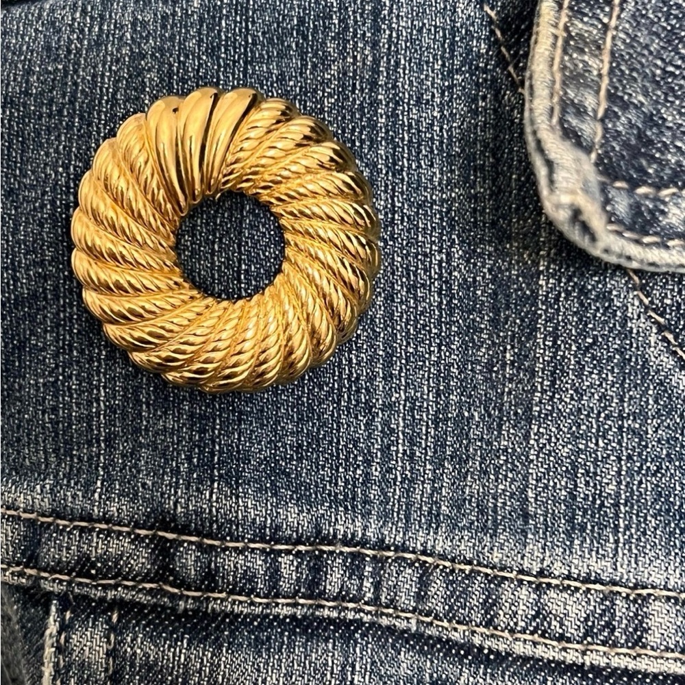 Vintage Brooch stamped Monet , brushed goldtone with smooth detail
